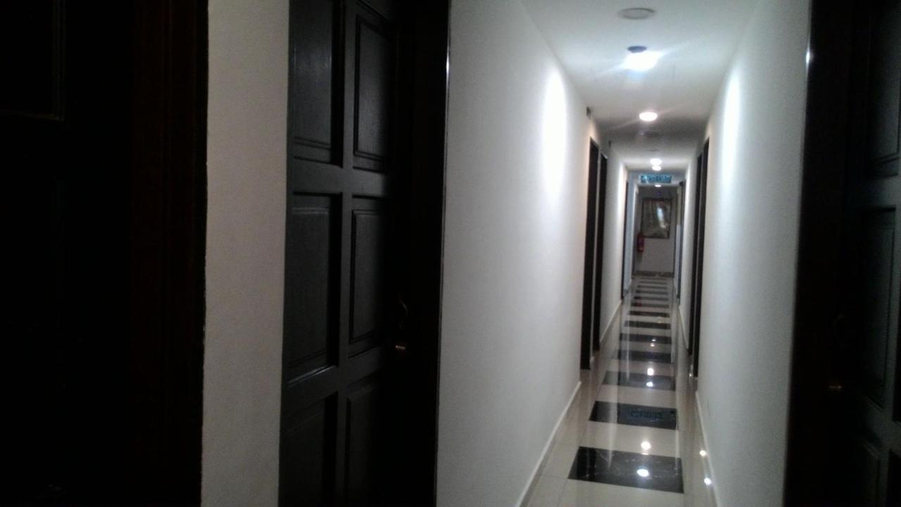 Hotel Elwarda Kl City Куала Лумпур Екстериор снимка